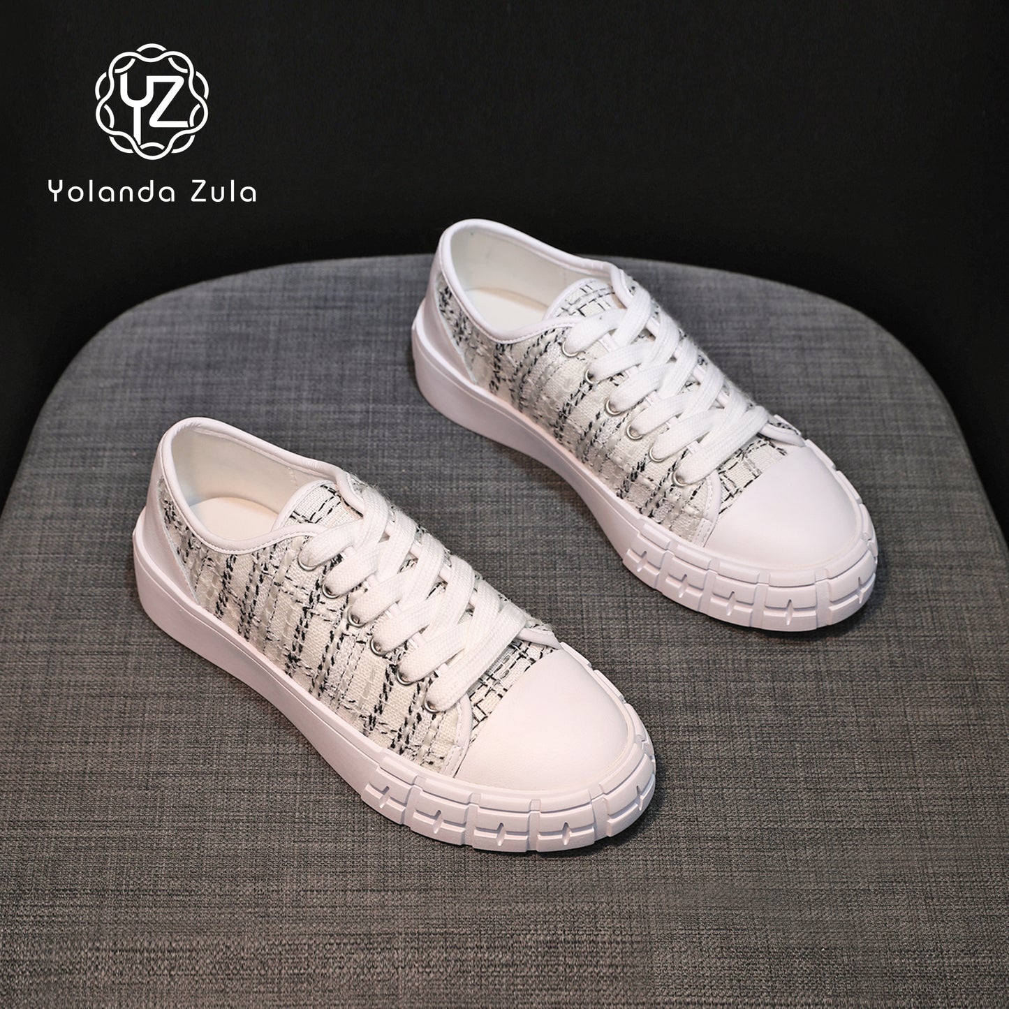 Women's casual canvas shoes
