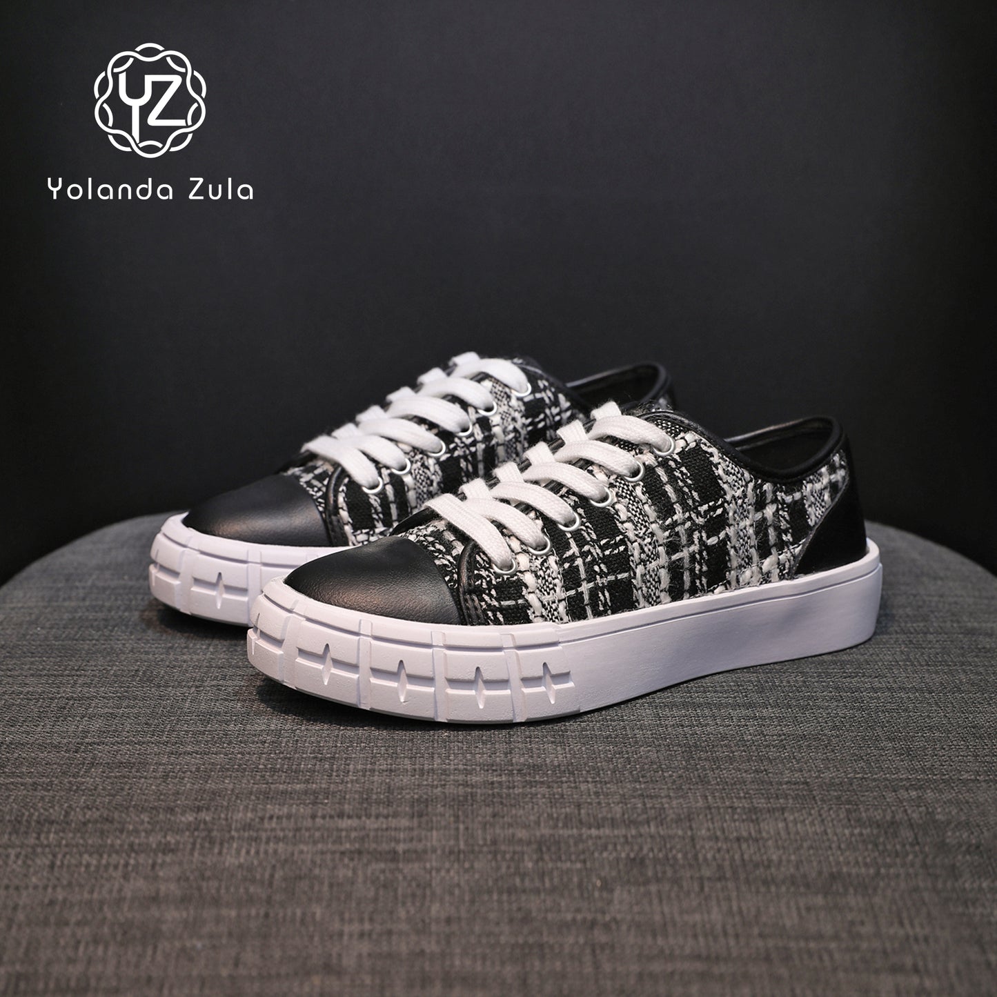 Women's casual canvas shoes