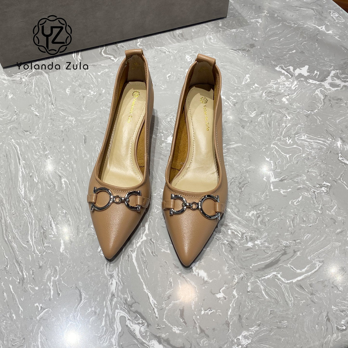 Pointed mid heel soft leather shoes
